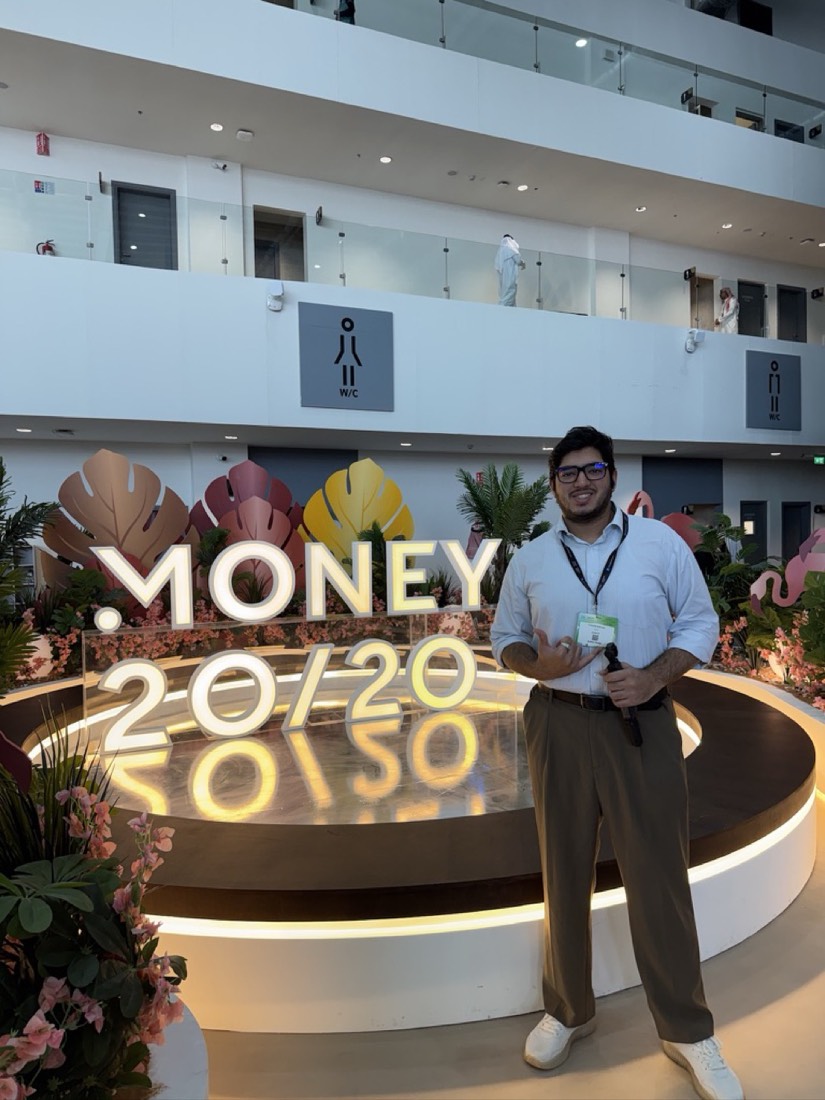 Husnain at the Money20/20 sign
